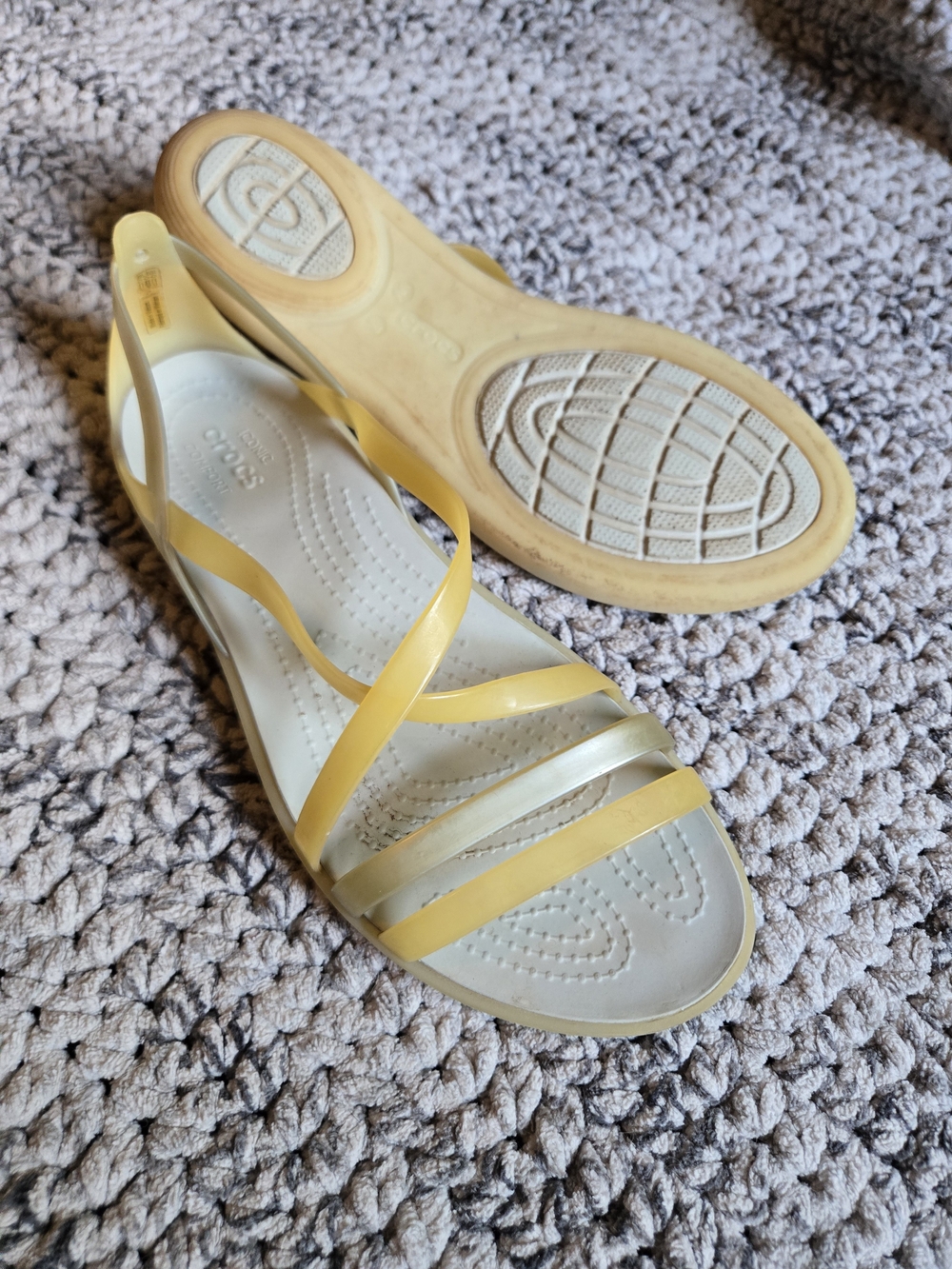 Cushioned Croc Yellow And Gold Strappy Women's Jelly Sandals